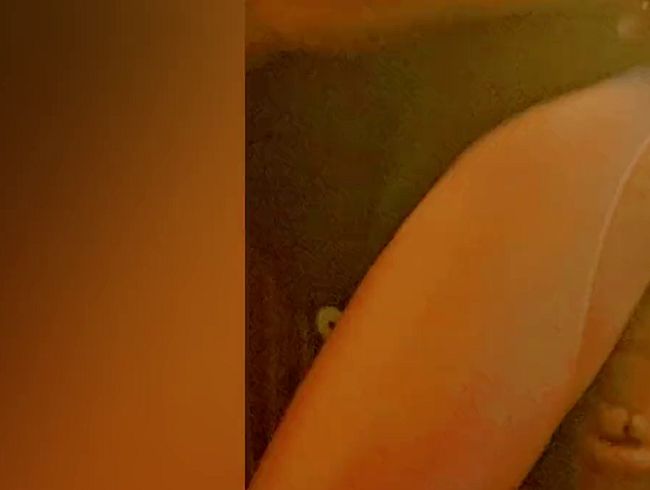 Ruinierter Orgsmus beim Sklaven auf der Couch kurz bevor die Ehefotze nach Hause kommt (ohne ton)