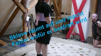 Sklave räumt auf und macht Fehler wofür er bestraft wird