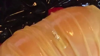 TRANSPARENTER LATEX-PUPPENANZUG 2 VON 3