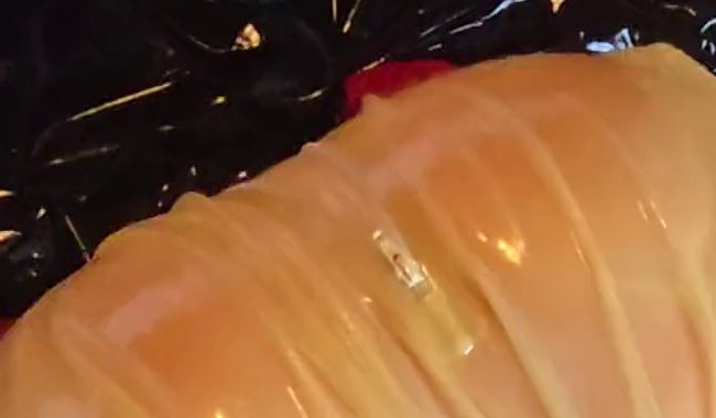 TRANSPARENTER LATEX-PUPPENANZUG 2 VON 3