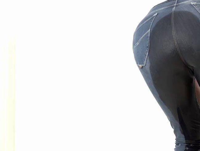 Userwunschvideo: Ich habe meiner Pisslaune freien Lauf gelassen und in die Jeans gepisst