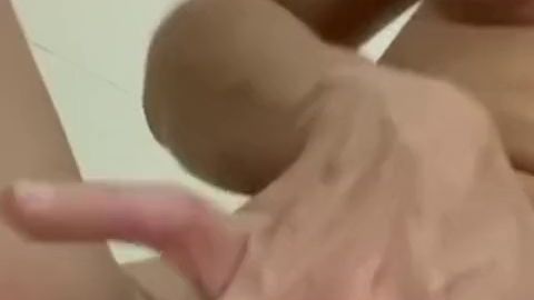 Vor dem Baden ein sehr geiler goldener Regen in der Dusche