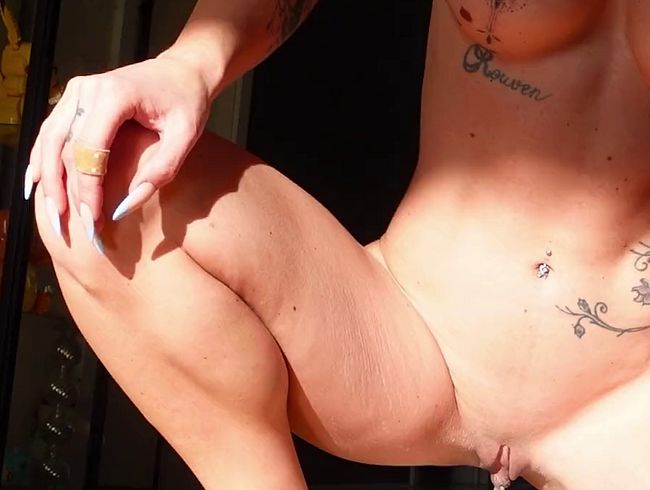 Was für ein schöner sonniger Tag, perfekt um in einen Messbecher zu pissen