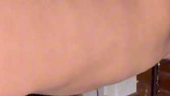 Wenn das Hotelzimmer einen Balkon hat muss ich natürlich auch da pissen