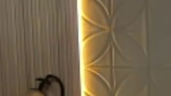 Zeig mir, wie ich meine Muschi vor der Kamera rasiere!!