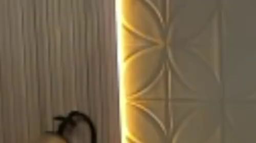 Zeig mir, wie ich meine Muschi vor der Kamera rasiere!!