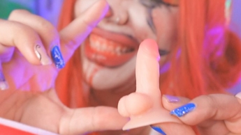 der Clown macht sich über deinen kleinen Schwanz lustig SPHI sprich auf Spanisch