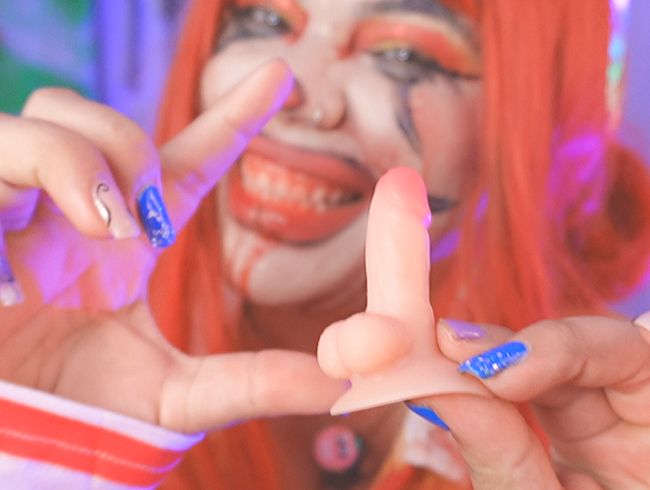 der Clown macht sich über deinen kleinen Schwanz lustig SPHI sprich auf Spanisch