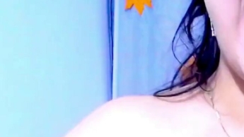 sehr dicker Speichel auf meinen großen Titten und Brustwarzen, ähm