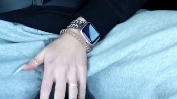 Eine lange Autofahrt und keine Toilette in Sicht? Dann muss wohl der Sitz herhalten