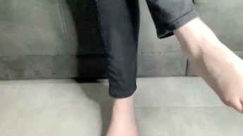 Fußcam mit User, Demütigung, Erniedrigung, Schuhgröße 41