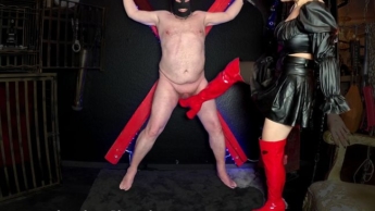 Hardcore Tritt in die Eier!