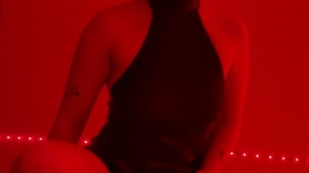 Herrin dominiert ihren Sklavemann. BDSM