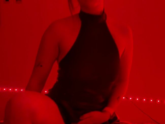 Herrin dominiert ihren Sklavemann. BDSM