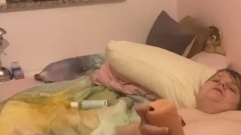 Kannst du mir kurz zur Hand gehen? Ganz tief rein! Bis ich die ganze Faust spüre!