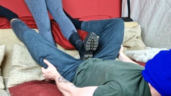 Hartes Ballbusting in Boots und ich zeige keine Gnade