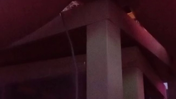 Muschi feucht gerieben an Tischkante – geil nass …