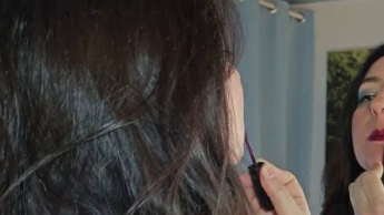 Nach dem Blasen muss der Lippenstift nachgezogen werden