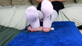 Nach dem Sport erstmal den Schwanz und Eier meine Sklaven bearbeiten auf einer Cockbox , Femdom Jozi