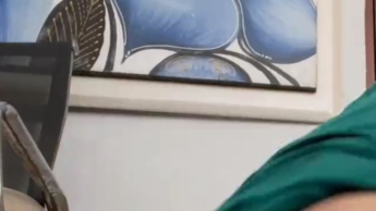 Nimm den Dildo und gähne