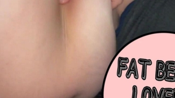 SPRITZ AUF MEINE WEICHE FETTE WAMPE