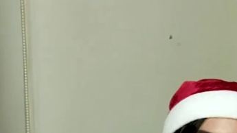 Weihnachtslieferantin pinkelt im Flur