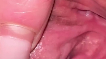Extreme Nahaufnahme von meiner geilen pussy beim pissen