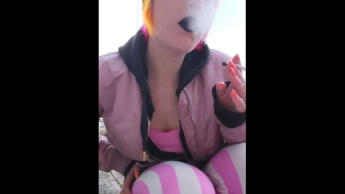 Mein Rauch in deiner Fresse, du dreckiger Wurm!