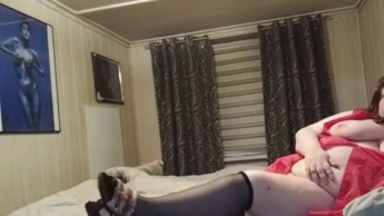 Wunschvideo im Kittel, Nylons Hausschuhen verschwitzt