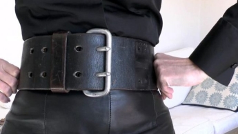 Das Gürtel Geschenk von Feuerwehrmann Rudi, Gürtelanprobe und Gürtelvergleich, Lady Victoria