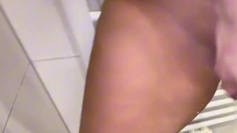 Mit voller Blase gefesselt!