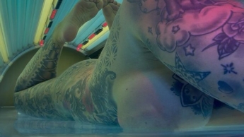 SONNENBANK STEFFI – unter der Bank geht es zur Sache!