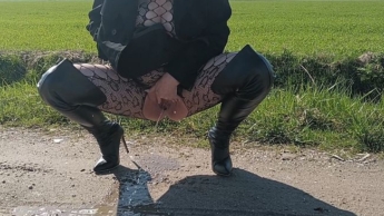 So geil, draußen zu PISSEN…Ich liebe es!!!