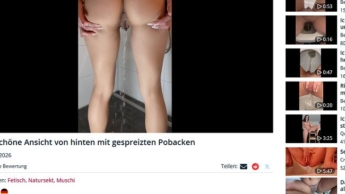 Eine schöne Ansicht von hinten mit gespreizten Pobacken