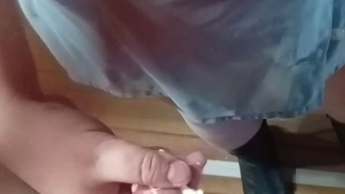 Geile Kittelhausfrau mit ihrer Sahne