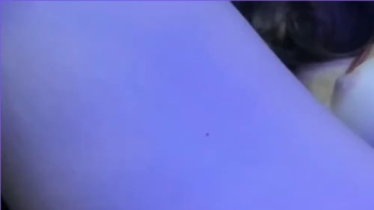 Meine Muschi ist total geil und will unbedingt abspritzen.