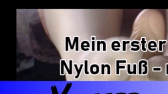 – Nylons & Dildo Fussjob (ohne ton)