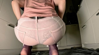 Wie durchsichtig wird die Hose beim benetzen?