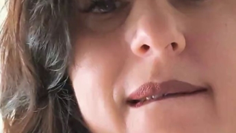 Willst du mein Gesicht sehen, wenn ich dir beim Wichsen zuschaue und wie du zum Orgasmus kommst?