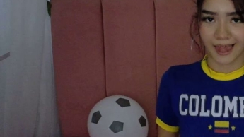 Die Aufregung beim Fußball macht mich richtig heiß und feucht.