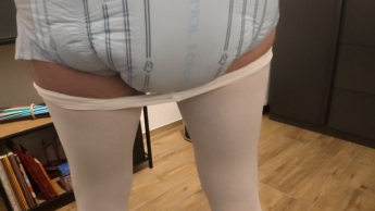Wearing a diaper and a white pantyhose nylon with a hole. ASMR Diaper Windel 1
